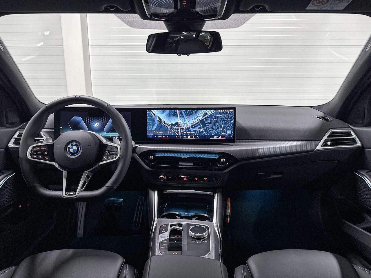 BMW 3-SERIE Sedan 330e | M-Sport Pro | Comfort Pack | Driving Assistant | Active Cruise Control | Hifi System | Schuif-/kanteldak | Comfort Access | Huisselectie