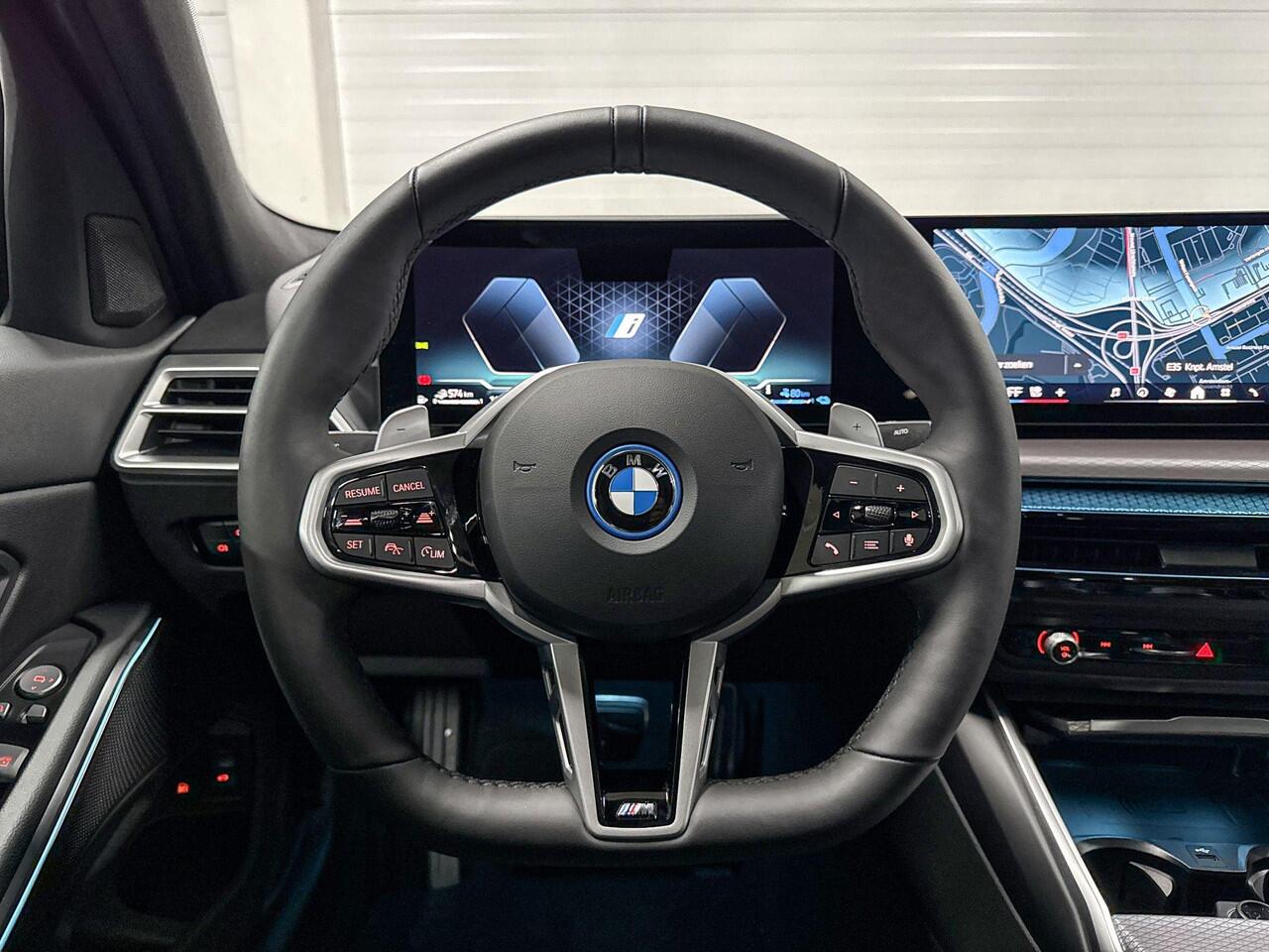 BMW 3-SERIE Sedan 330e | M-Sport Pro | Comfort Pack | Driving Assistant | Active Cruise Control | Hifi System | Schuif-/kanteldak | Comfort Access | Huisselectie