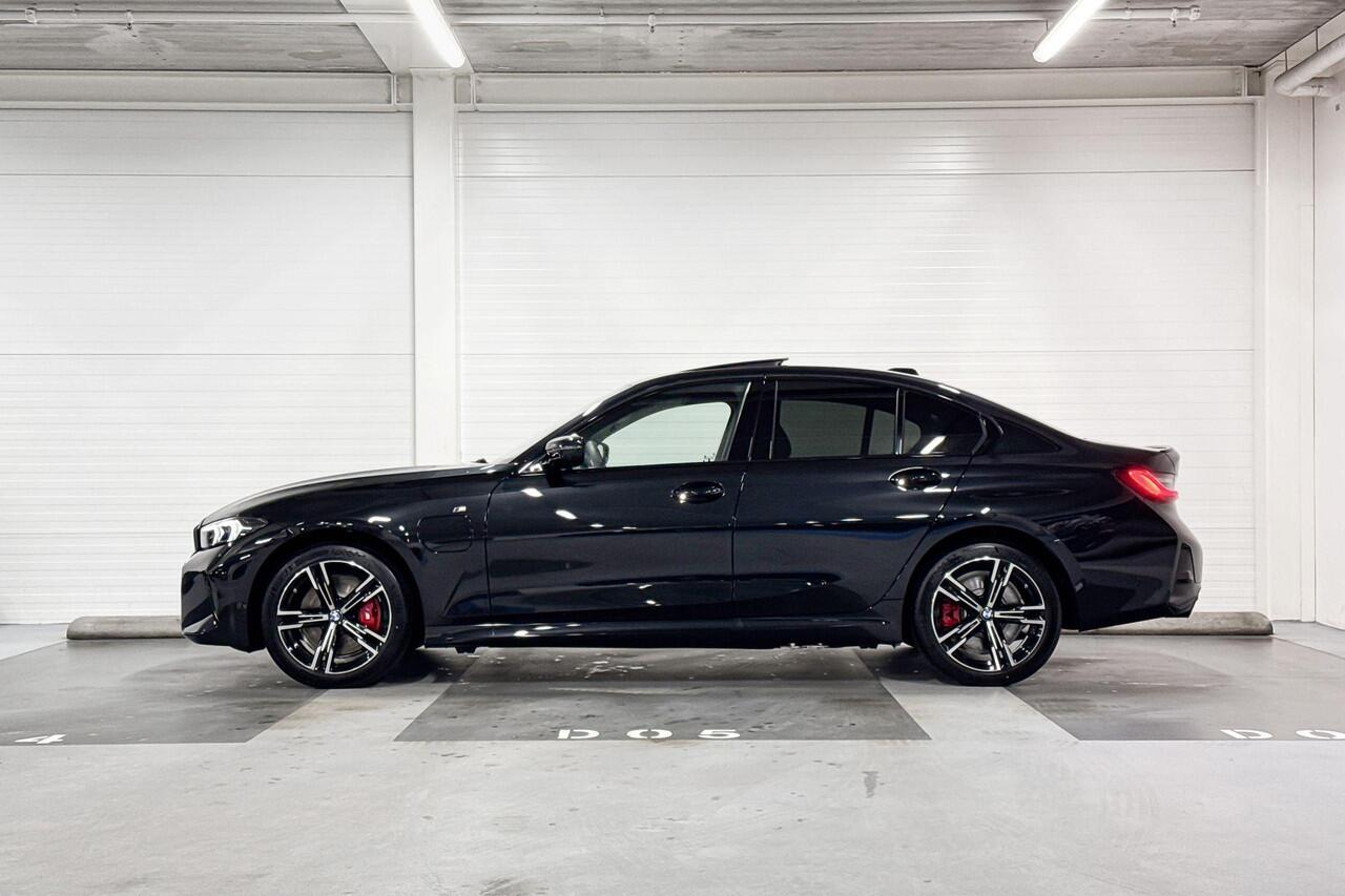 BMW 3-SERIE Sedan 330e | M-Sport Pro | Comfort Pack | Driving Assistant | Active Cruise Control | Hifi System | Schuif-/kanteldak | Comfort Access | Huisselectie