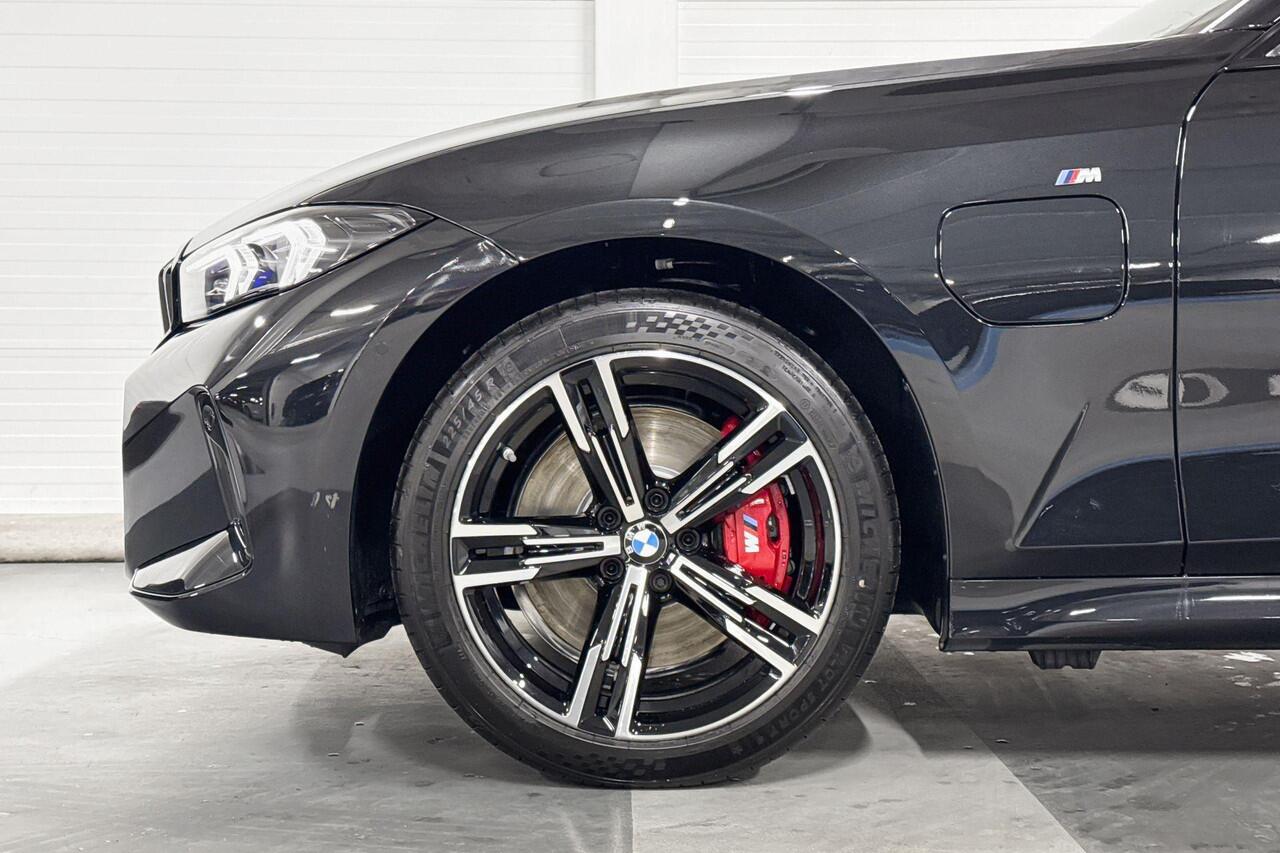 BMW 3-SERIE Sedan 330e | M-Sport Pro | Comfort Pack | Driving Assistant | Active Cruise Control | Hifi System | Schuif-/kanteldak | Comfort Access | Huisselectie