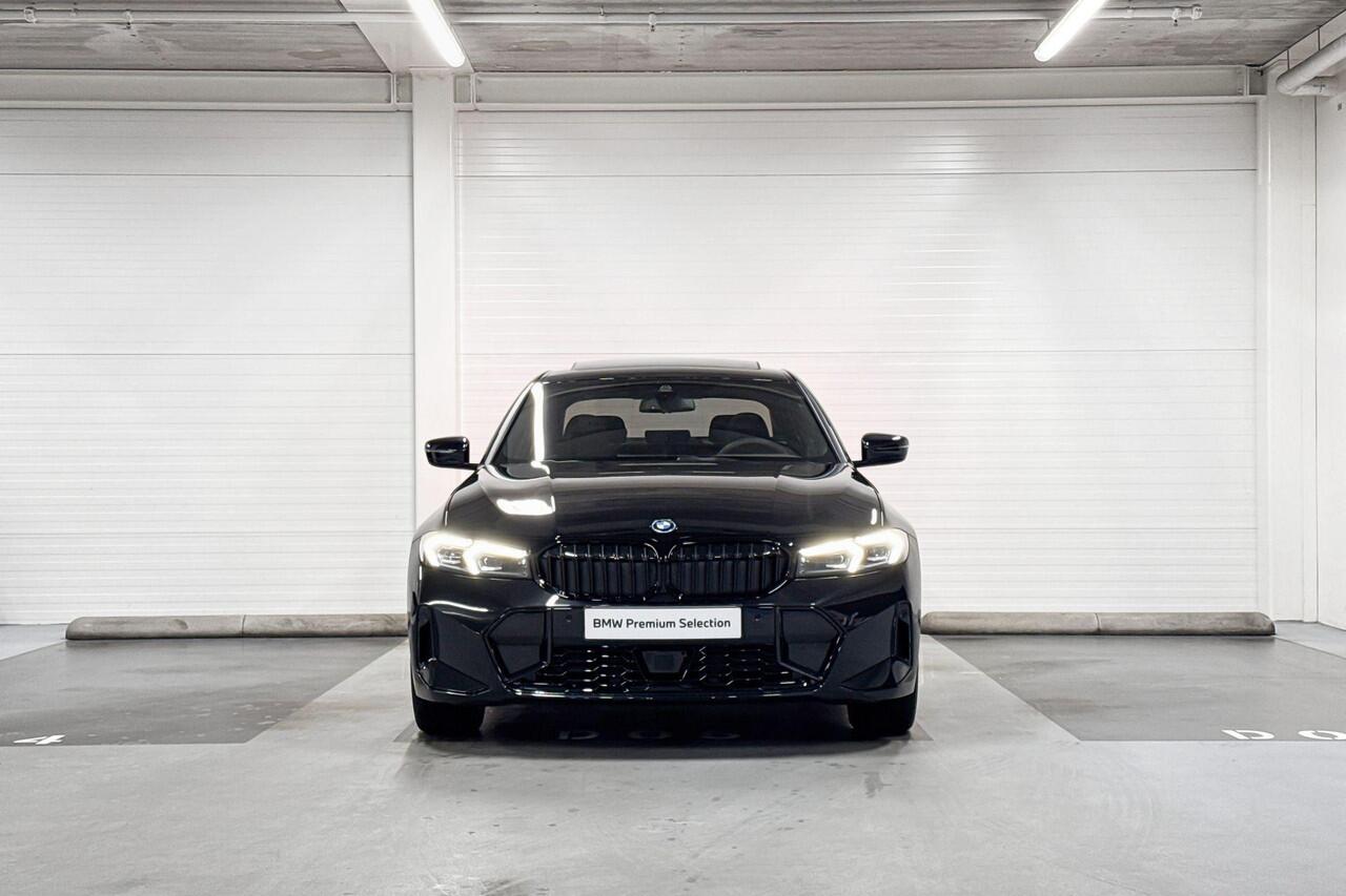 BMW 3-SERIE Sedan 330e | M-Sport Pro | Comfort Pack | Driving Assistant | Active Cruise Control | Hifi System | Schuif-/kanteldak | Comfort Access | Huisselectie