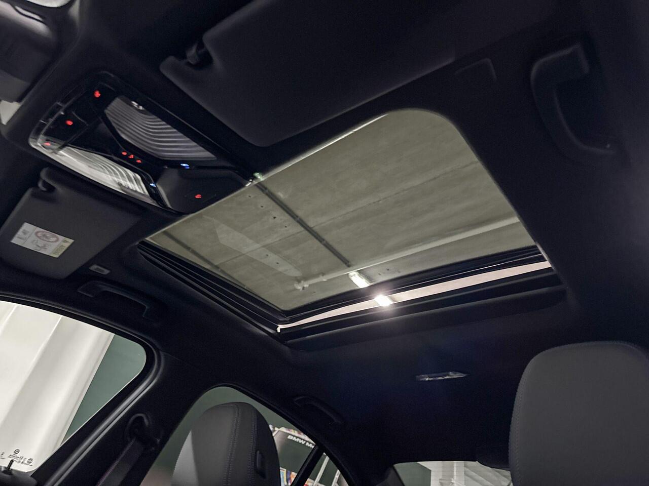 BMW 3-SERIE Sedan 330e | M-Sport Pro | Comfort Pack | Driving Assistant | Hifi System | Schuif-/kanteldak | Comfort Access