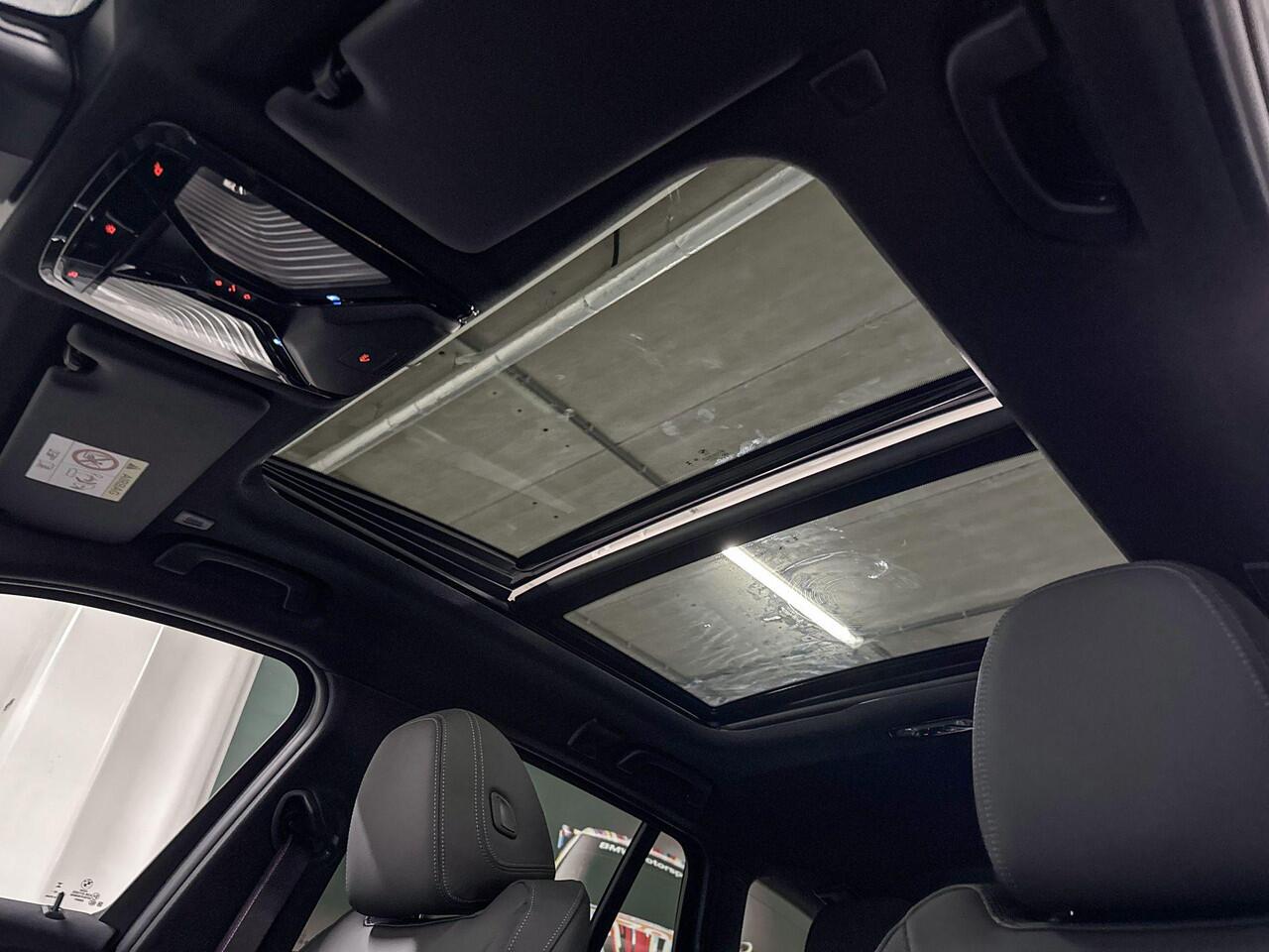 BMW 3-SERIE Touring 318i | M-Sport Pro | Comfort Pack | Driving Assistant | Hifi System | Panoramadak | Comfort Access | Trekhaak | Huisselectie