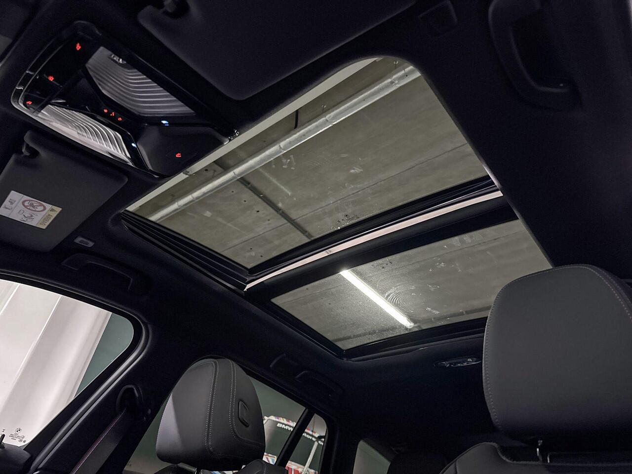 BMW 3-SERIE Touring 330e | M-Sport Pro | Comfort Pack | Panoramadak | Comfort Access | Trekhaak