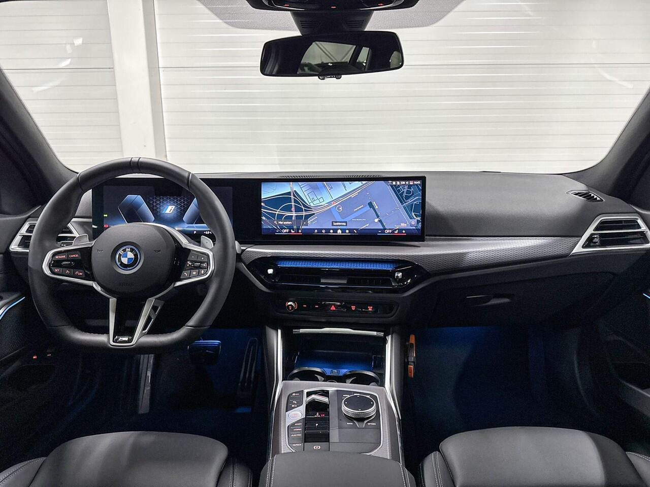 BMW 3-SERIE Touring 330e | M-Sport Pro | Comfort Pack | Panoramadak | Comfort Access | Trekhaak