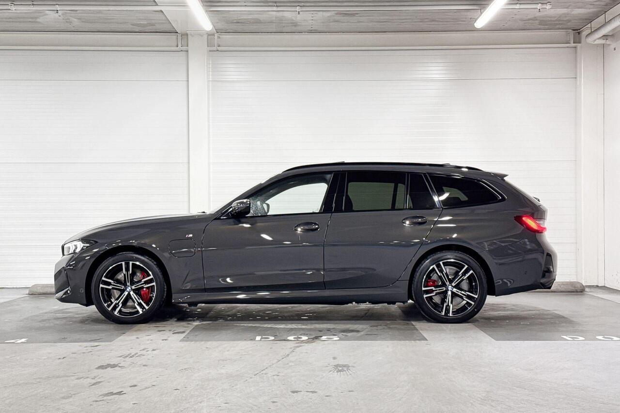 BMW 3-SERIE Touring 330e | M-Sport Pro | Comfort Pack | Panoramadak | Comfort Access | Trekhaak