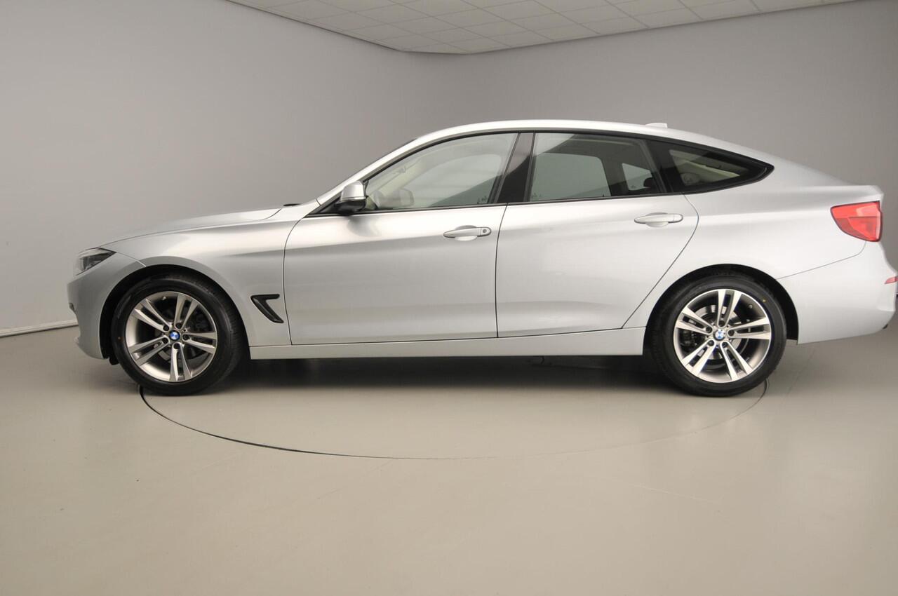 BMW 3-SERIE GT Gran Turismo 320i Automaat / Sportline / LED / Head-up / HIFI / Leder / Sportstoelen / Alu wielen 18 inch