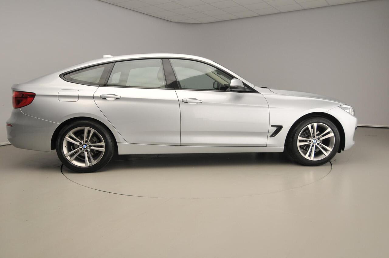 BMW 3-SERIE GT Gran Turismo 320i Automaat / Sportline / LED / Head-up / HIFI / Leder / Sportstoelen / Alu wielen 18 inch