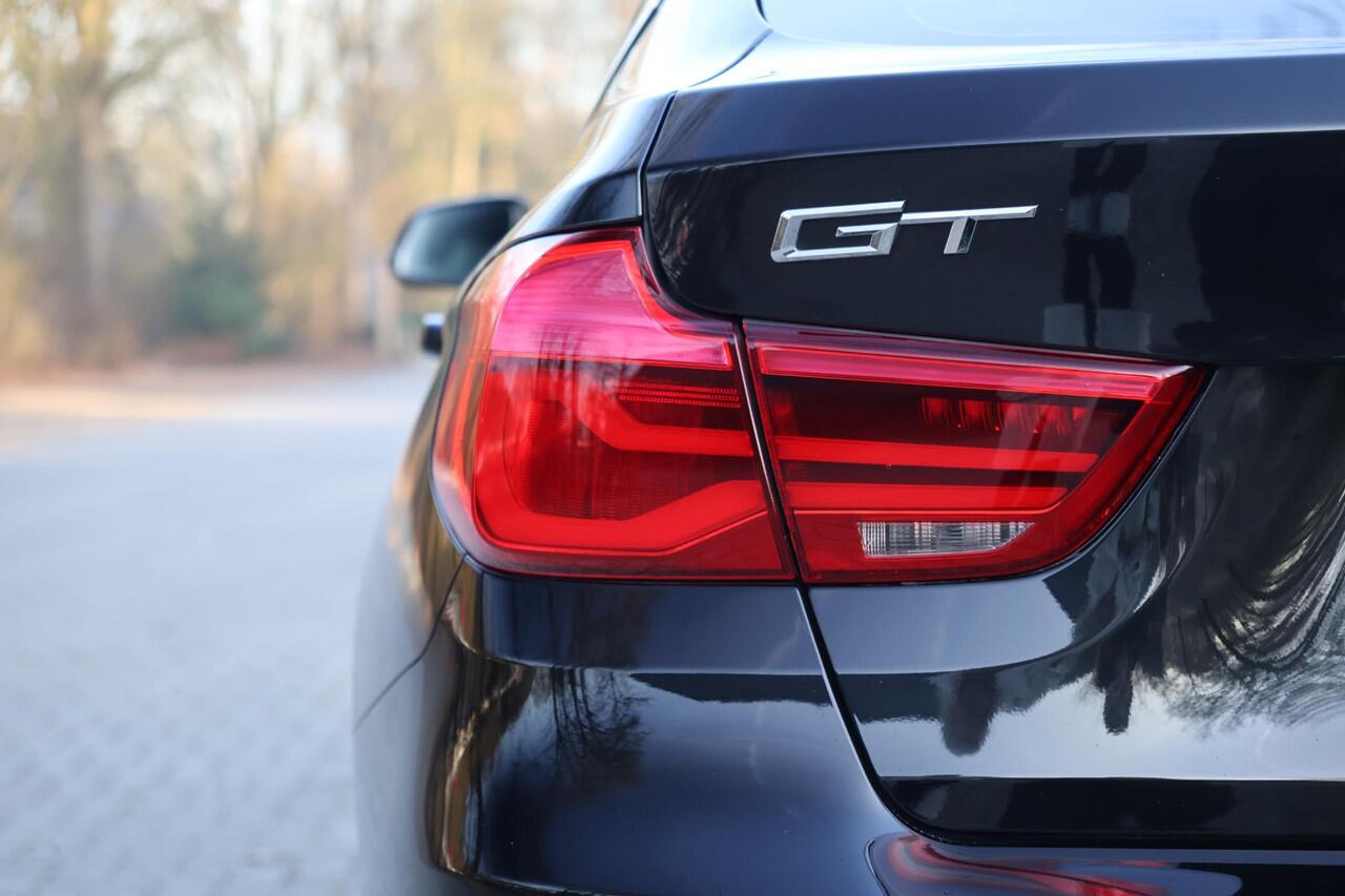 BMW 3-SERIE GT 320i High Executive Org.NL | Luxury Line | Leer | Navi Pro | Hifi audio | LED | Camera | Elektrische trekhaak | stoelverwarming | etc.