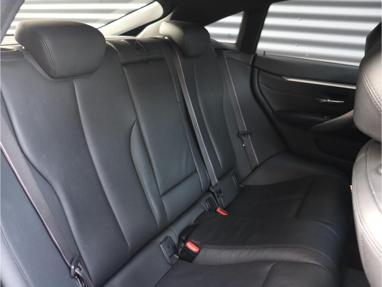 BMW 4-SERIE Gran Coupé 420i | High Executive | M Sport Plus Pack | Panodak | Harman Kardon | Head-Up | Adaptief LED | Navigatie Prof. | 19'' LMV