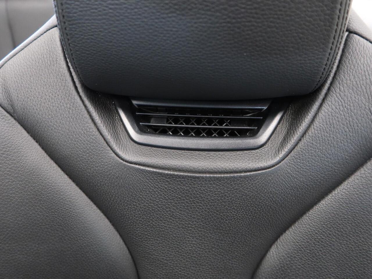 BMW 4-SERIE Cabrio 420i Sportline Leer Nekverwarming Sportstoelen Zeer nette auto Boekjes aanwezig Harman/Kardon PDC Lage kilometerstand Stuurwiel verwarmd Airco-ecc Cruise control LED Bluetooth Sportline