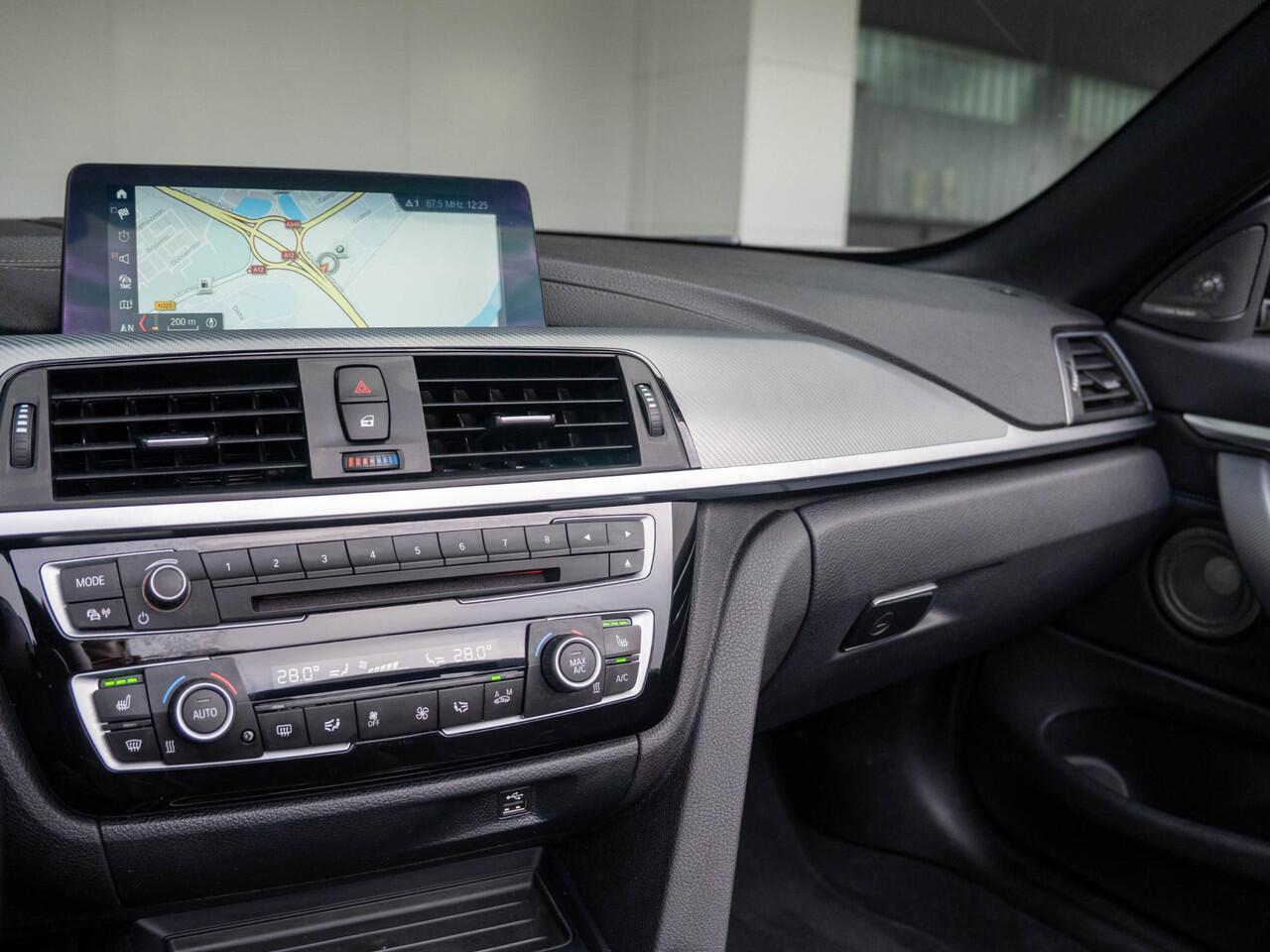 BMW 4-SERIE Cabrio 420i | High Executive | M Sport Plus Pakket | Harman Kardon | Achteruitrijcamera | Stoelverwarming | Air Collar | Head-Up Display | 19''