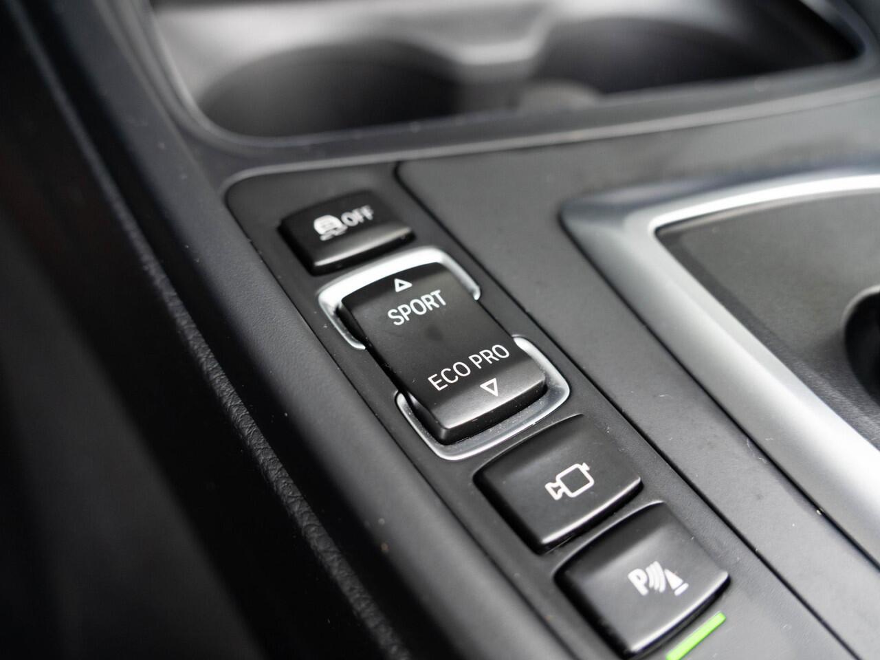 BMW 4-SERIE Cabrio 420i | High Executive | M Sport Plus Pakket | Harman Kardon | Achteruitrijcamera | Stoelverwarming | Air Collar | Head-Up Display | 19''