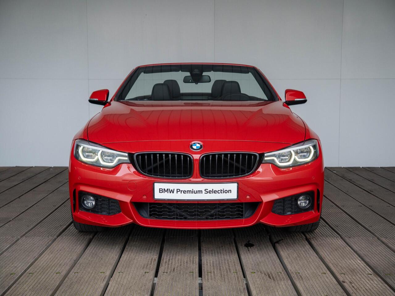 BMW 4-SERIE Cabrio 420i | High Executive | M Sport Plus Pakket | Harman Kardon | Achteruitrijcamera | Stoelverwarming | Air Collar | Head-Up Display | 19''