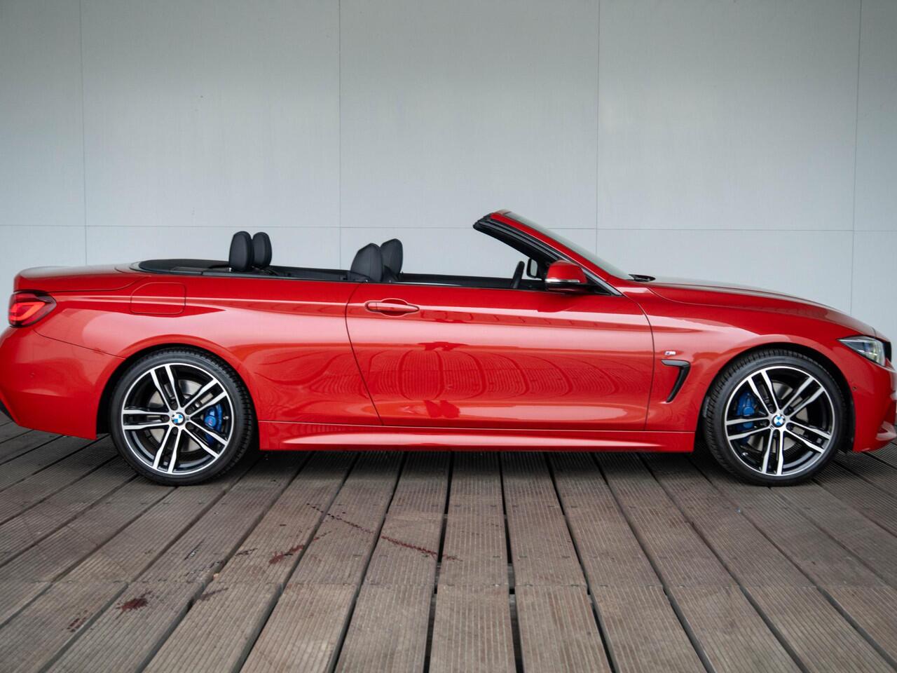 BMW 4-SERIE Cabrio 420i | High Executive | M Sport Plus Pakket | Harman Kardon | Achteruitrijcamera | Stoelverwarming | Air Collar | Head-Up Display | 19''