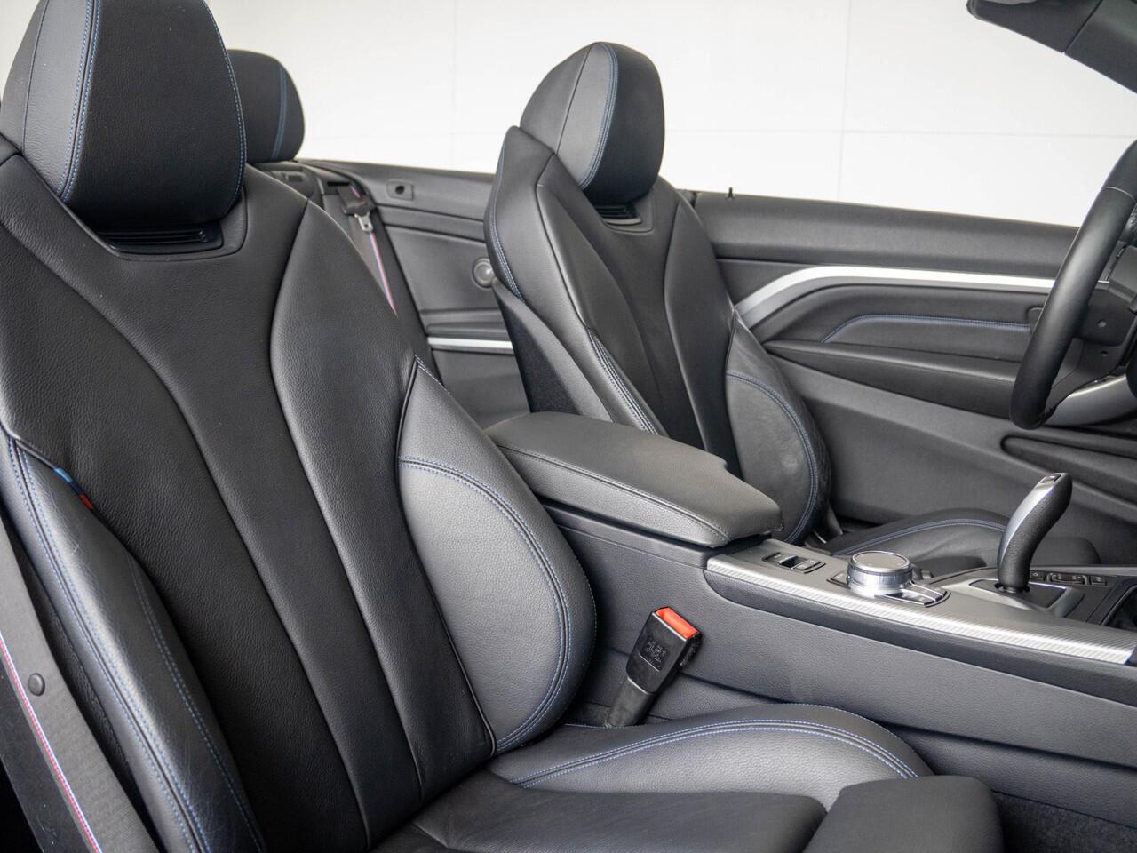 BMW 4-SERIE Cabrio 420i | High Executive | M Sport Plus Pakket | Harman Kardon | Achteruitrijcamera | Stoelverwarming | Air Collar | Head-Up Display | 19''