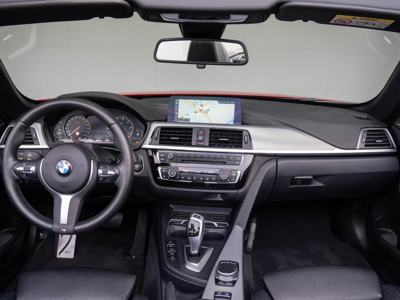 BMW 4-SERIE Cabrio 420i | High Executive | M Sport Plus Pakket | Harman Kardon | Achteruitrijcamera | Stoelverwarming | Air Collar | Head-Up Display | 19''