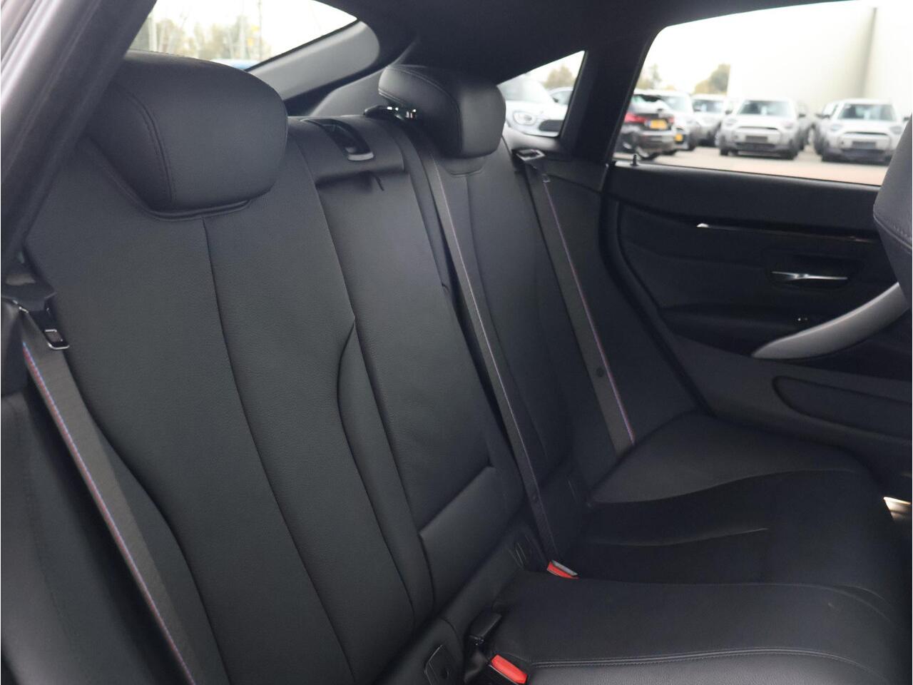 BMW 4-SERIE Gran Coupé 418i Executive Edition M-Sportpakket / Harman Kardon / Head Up Display / Schuif - Kanteldak / Achteruitrijcamera /