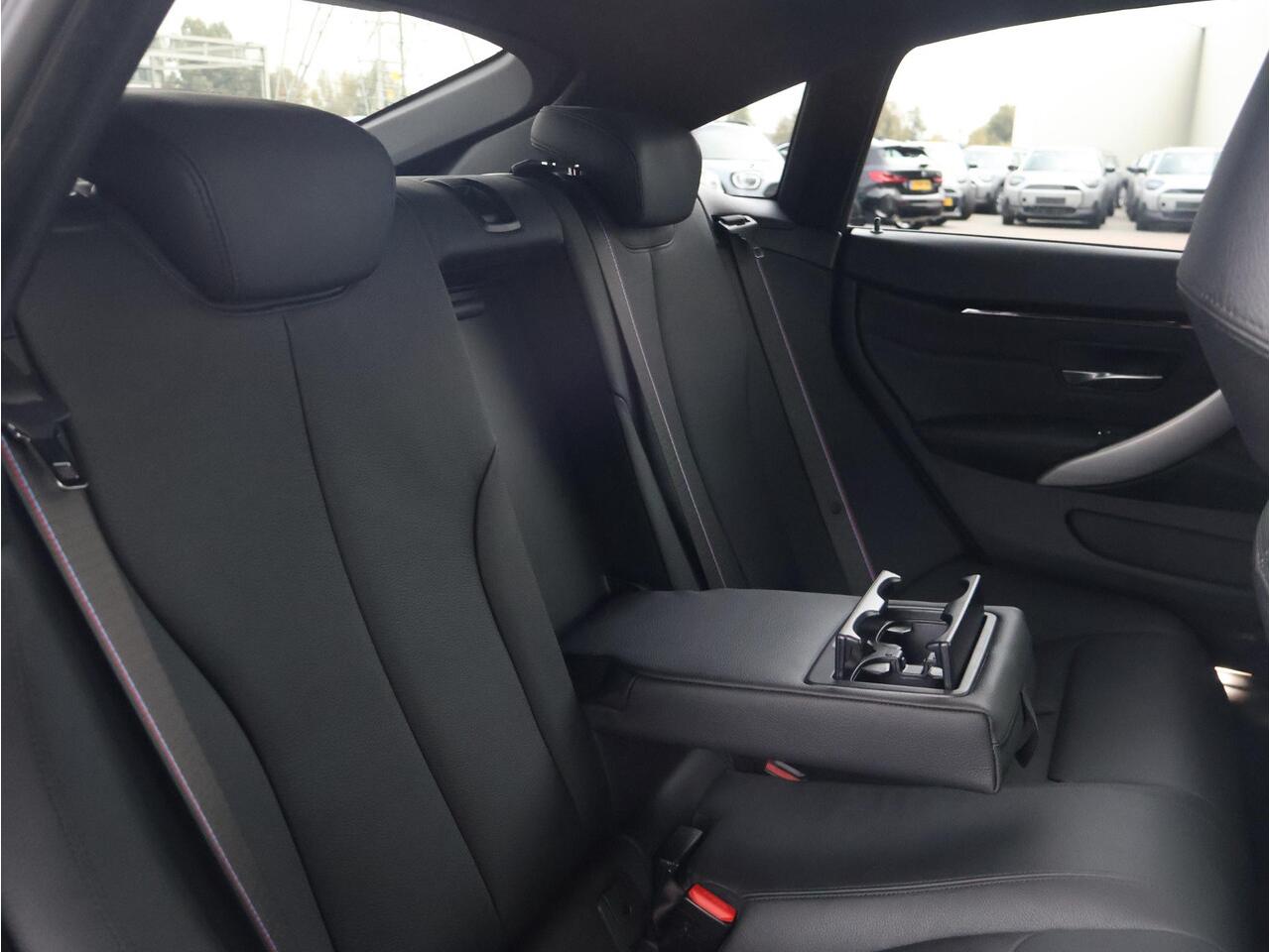 BMW 4-SERIE Gran Coupé 418i Executive Edition M-Sportpakket / Harman Kardon / Head Up Display / Schuif - Kanteldak / Achteruitrijcamera /