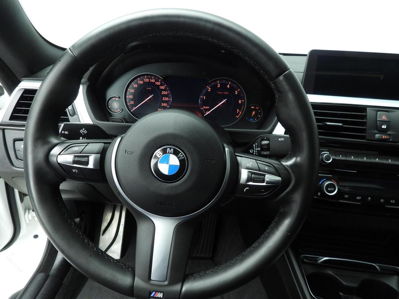 BMW 4-SERIE Gran Coupe 418i | M-Sportpakket | LED | Leder | Navigatie | Schuifdak | Stoelverwarming | DAB | Alu 18 inch