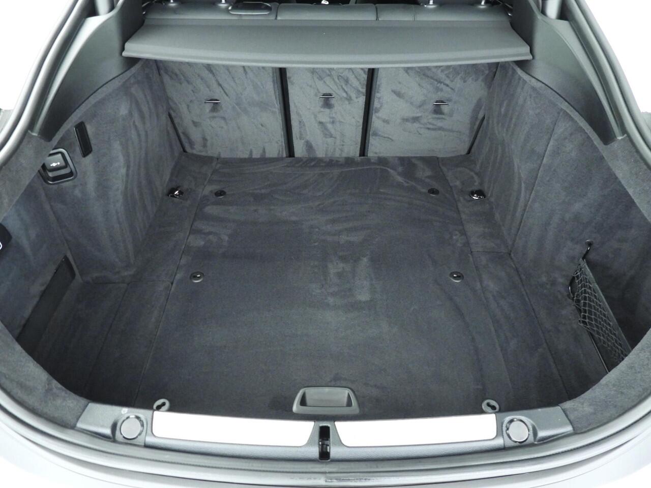 BMW 4-SERIE Gran Coupe 418i | M-Sportpakket | LED | Leder | Navigatie | Schuifdak | Stoelverwarming | DAB | Alu 18 inch