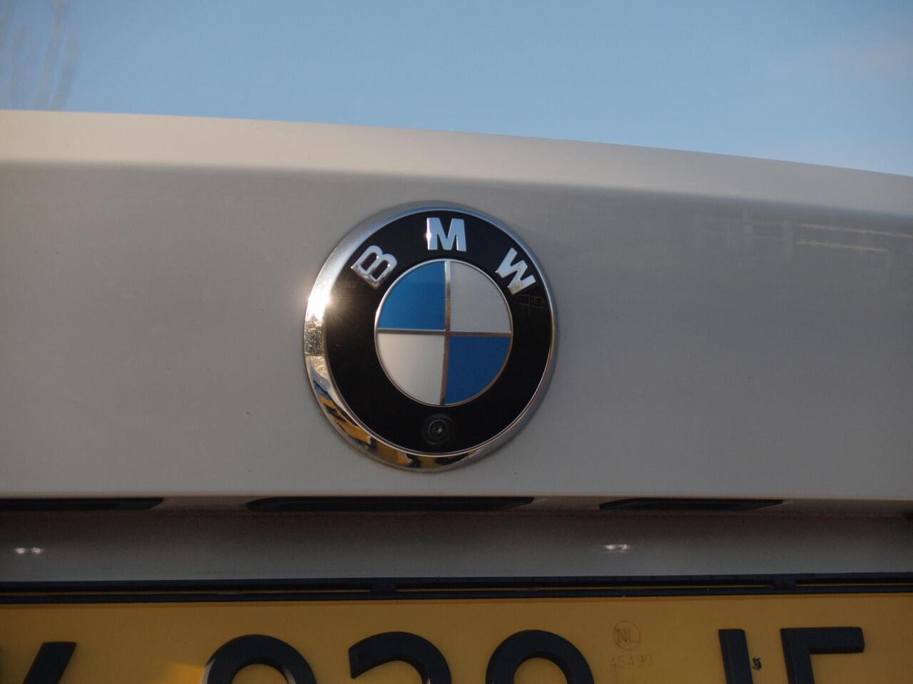 BMW 4-SERIE Coupé 420i | M-Pakket | Camera | Sfeerverlichting | NL-Auto |