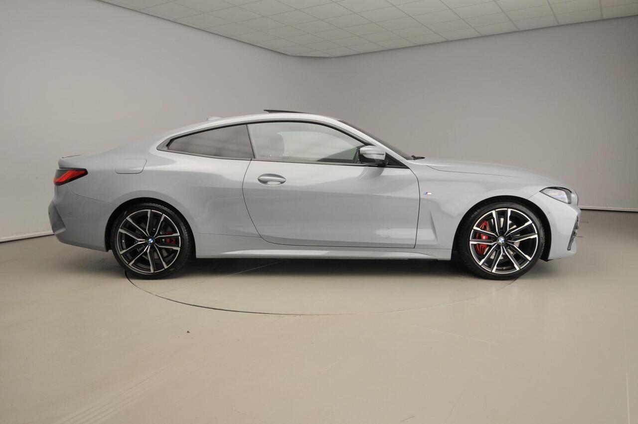 BMW 4-SERIE Coupe 420i | M-Sportpakket | Laserlicht | Leder | Navigatie | Schuifdak | Sportstoelen | DAB | Hifi speakers | Alu 19 inch