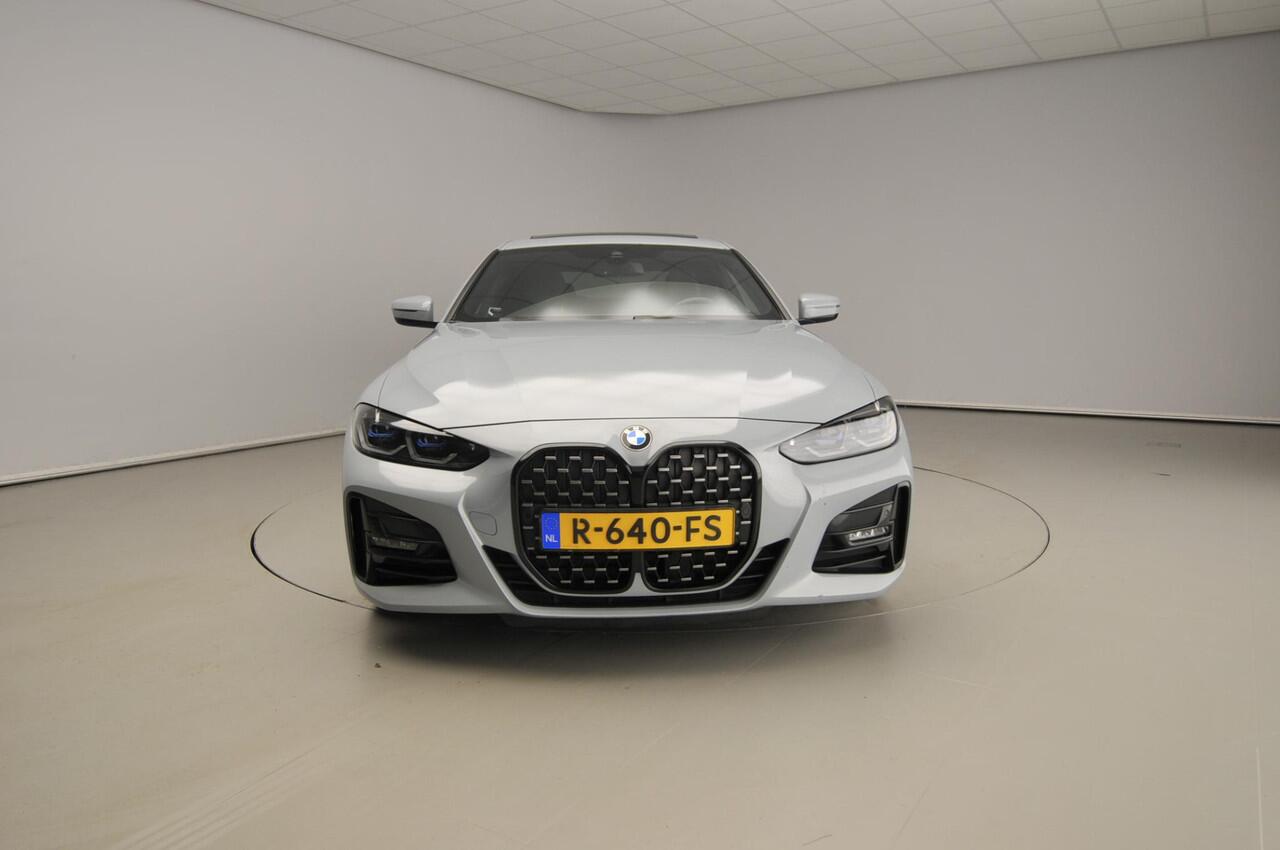 BMW 4-SERIE Coupe 420i | M-Sportpakket | Laserlicht | Leder | Navigatie | Schuifdak | Sportstoelen | DAB | Hifi speakers | Alu 19 inch