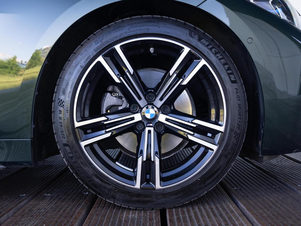 BMW 4-SERIE Cabrio 420i | M Sport | Innovationspakket | Nekverwarming | Verwarmd Stuurwiel | Stoelverwarming | Comfort Access | 18'' | Achteruitrijcamera | Trekhaak