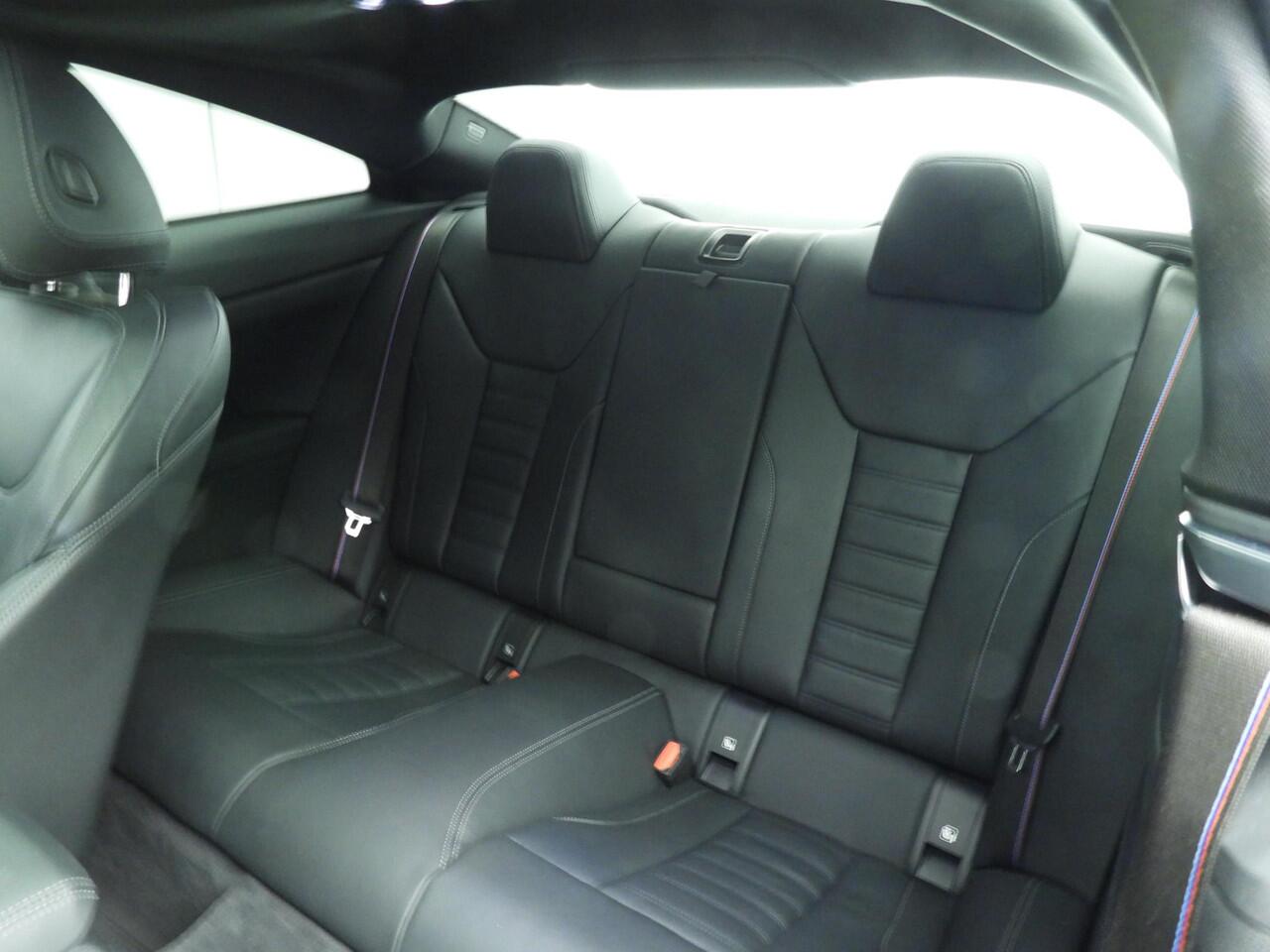 BMW 4-SERIE Coupe 420i | M-Sportpakket | Laserlicht | Leder | Navigatie | Schuifdak | Sportstoelen | DAB | Hifi speakers | Alu 19 inch