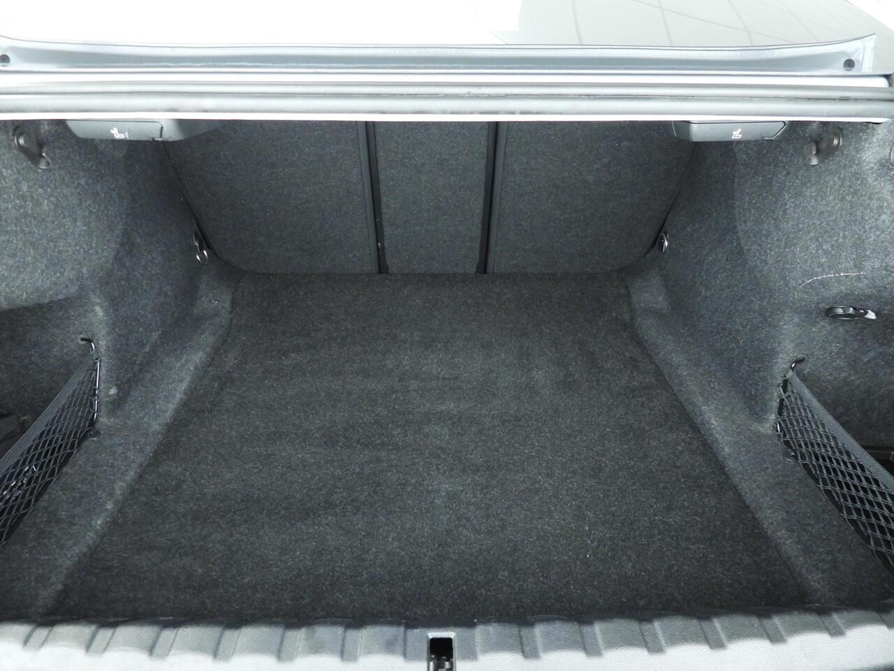 BMW 4-SERIE Coupe 420i | M-Sportpakket | Laserlicht | Leder | Navigatie | Schuifdak | Sportstoelen | DAB | Hifi speakers | Alu 19 inch