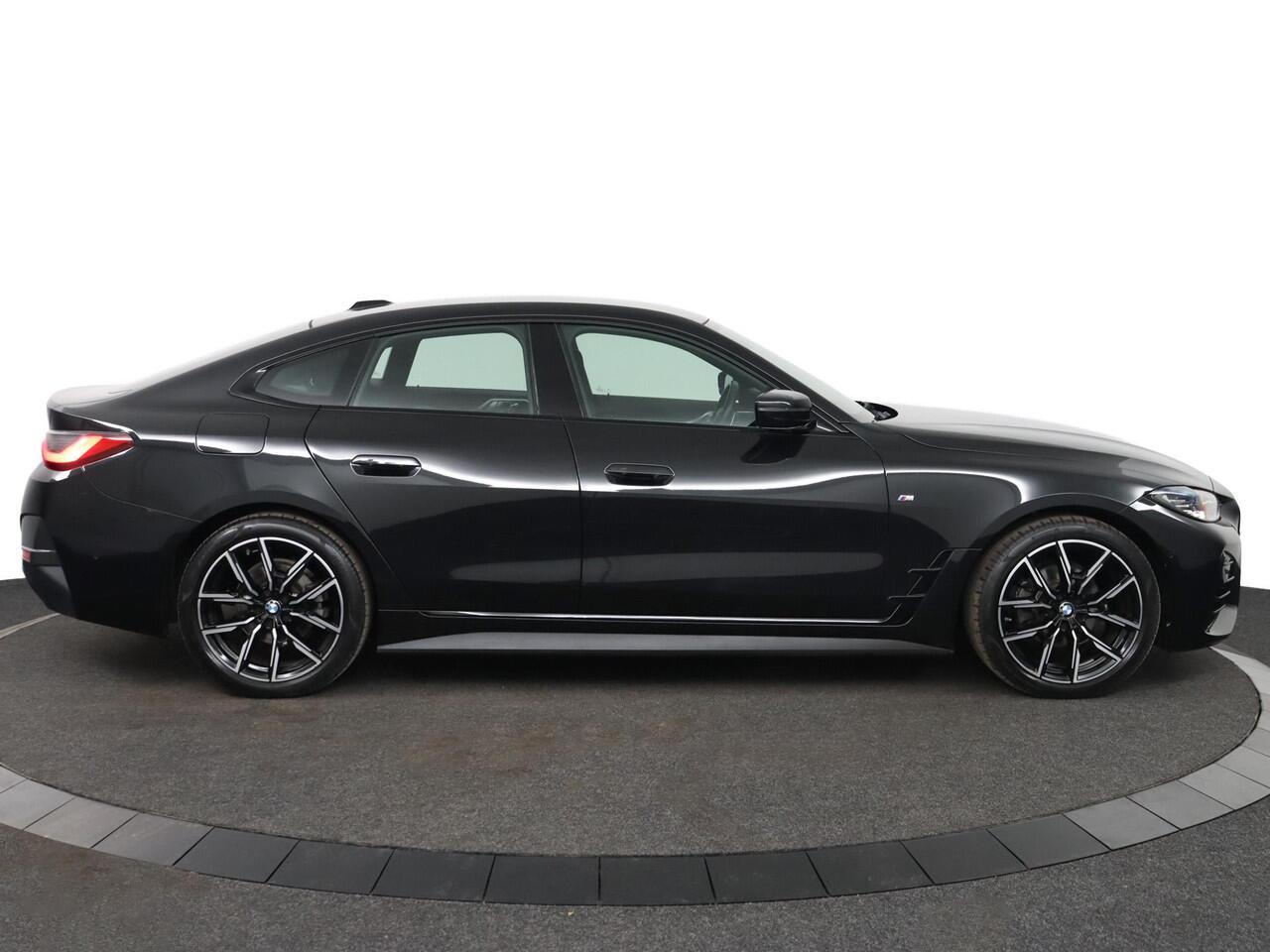 BMW 4-SERIE Gran Coupé 420i Business Edition Plus | M Sportpakket | Achteruitrijcamera | keyless entry | Voorstoelen verwarmd |