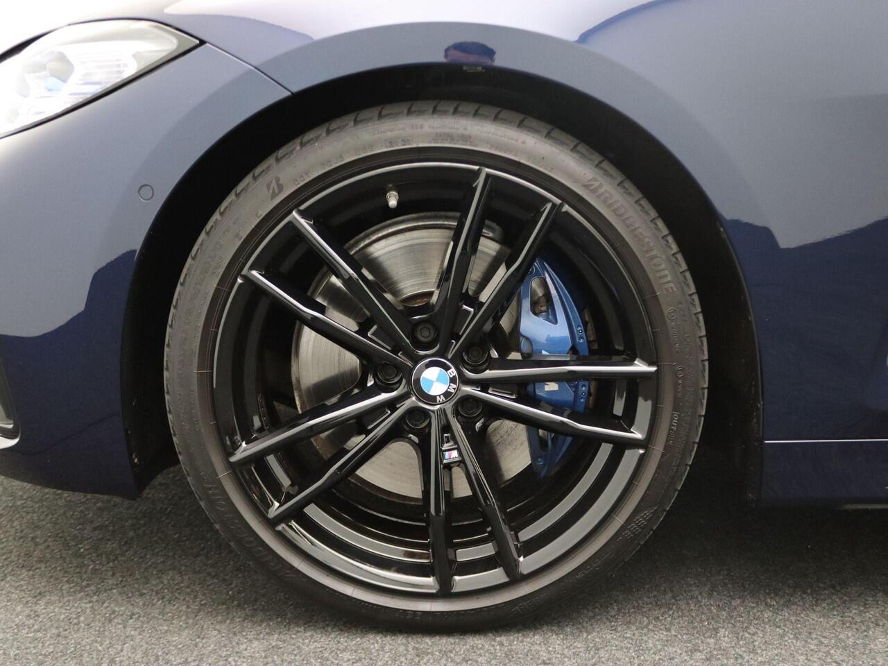 BMW 4-SERIE Cabrio 430i High Executive | M Sport Plus Pack | Audio Media Pack | Safety Pack | BMW Personal CoPilot Pack | Stuurwielrand Verwarmd | Driving Assistant Professional | Laserlight | Head-Up Display | Harman Kardon | 19''