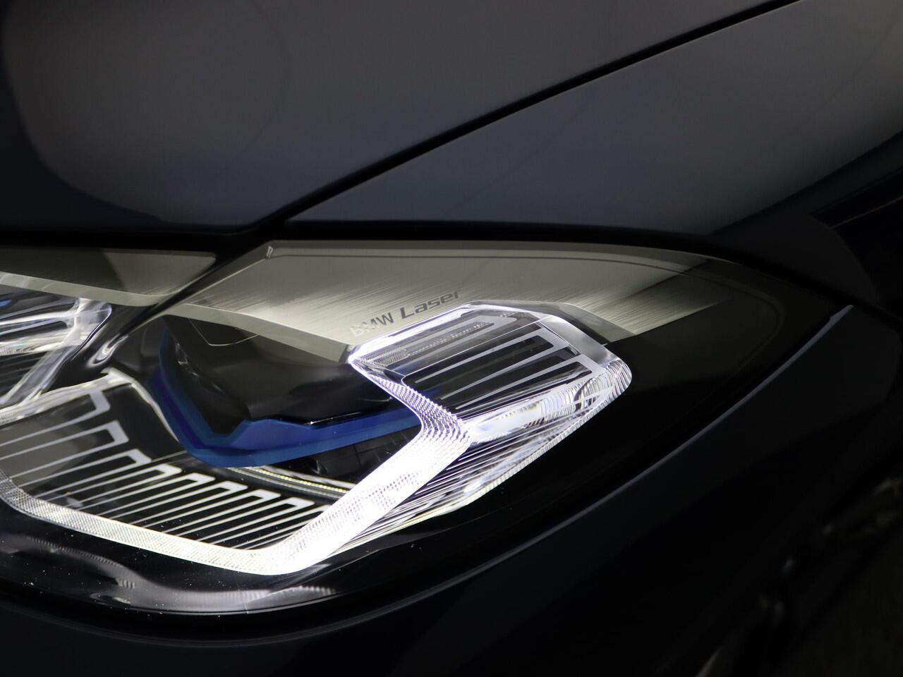 BMW 4-SERIE Cabrio 430i High Executive | M Sport Plus Pack | Audio Media Pack | Safety Pack | BMW Personal CoPilot Pack | Stuurwielrand Verwarmd | Driving Assistant Professional | Laserlight | Head-Up Display | Harman Kardon | 19''