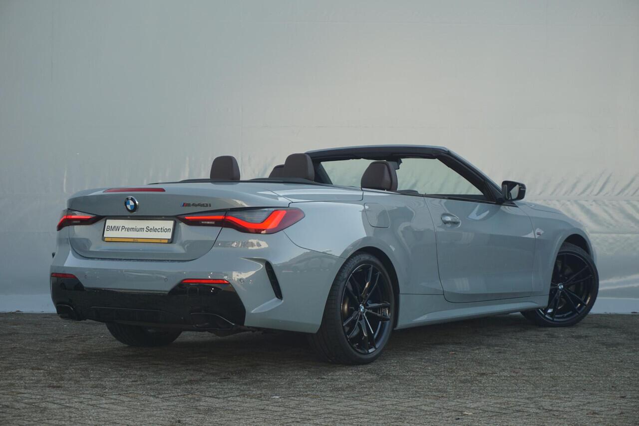 BMW 4-SERIE Cabrio M440i 19'' / Harman Kardon / Air Collar / Elektrisch verwarmde stoelen / Shadow Line
