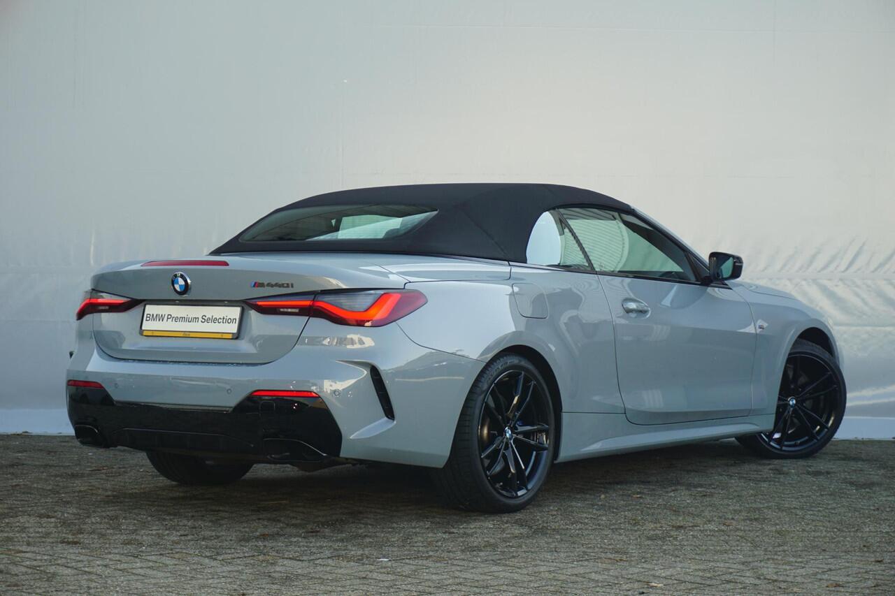 BMW 4-SERIE Cabrio M440i 19'' / Harman Kardon / Air Collar / Elektrisch verwarmde stoelen / Shadow Line