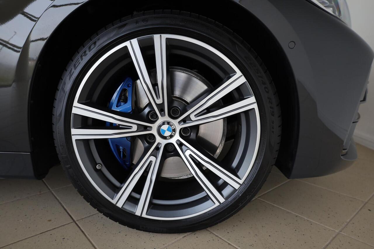 BMW 4-SERIE Cabrio 420i | M Sportpakket | Head-Up Display | Camera | Stuurwielrand Verwarmd | Comfort Access | Hi-Fi