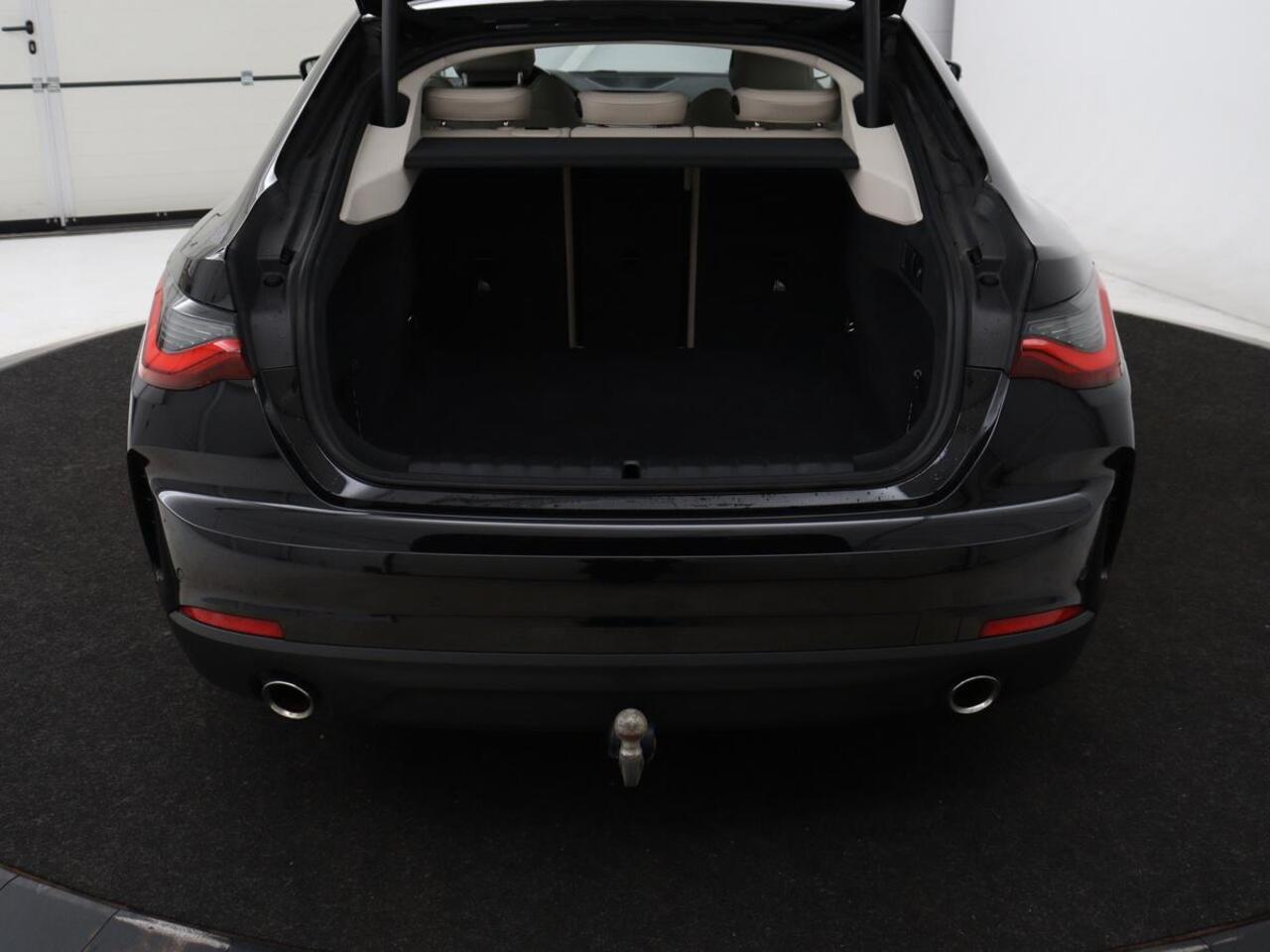 BMW 4-SERIE Gran Coupé 420i Edition Plus | Trekhaak | Stoelverwarming | Memory | Carplay | Leder | Navigatie | Camera | Achterbankverwarming | Keyless | Full LED | Sportstoelen