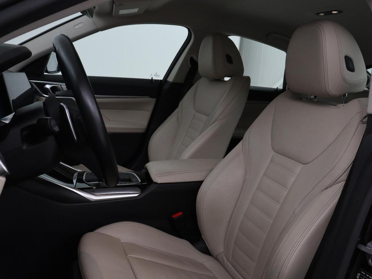 BMW 4-SERIE Gran Coupé 420i Edition Plus | Trekhaak | Stoelverwarming | Memory | Carplay | Leder | Navigatie | Camera | Achterbankverwarming | Keyless | Full LED | Sportstoelen