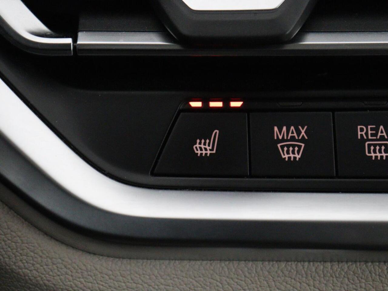 BMW 4-SERIE Gran Coupé 420i Edition Plus | Trekhaak | Stoelverwarming | Memory | Carplay | Leder | Navigatie | Camera | Achterbankverwarming | Keyless | Full LED | Sportstoelen