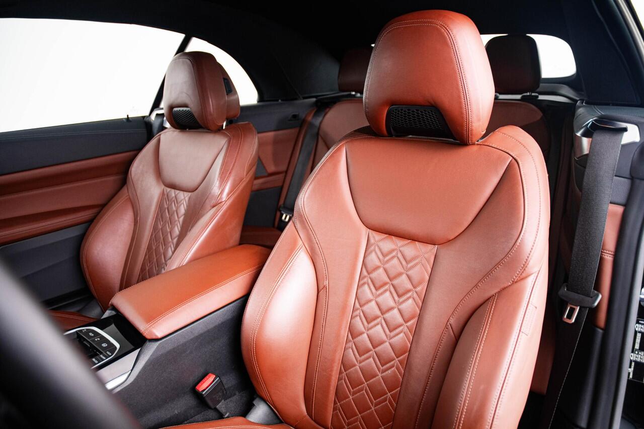 BMW 4-SERIE Cabrio M440i High Executive Parking/Driving Assistant - Active Guard Plus - Head up - Ambiance verlichting - Comfort Access - Air collar - Windscherm - Automatisch dimmende binnen/buitenspiegel -