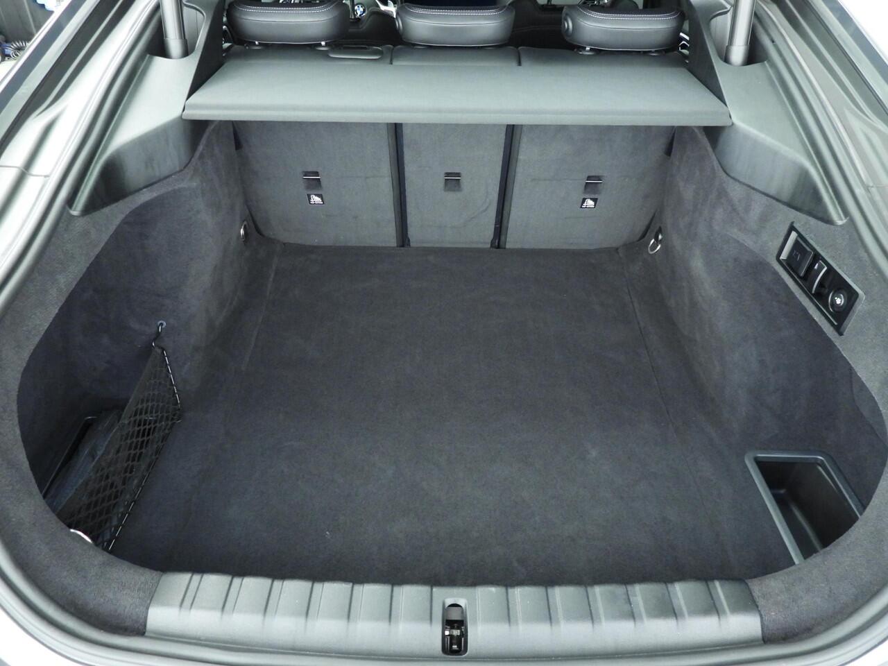 BMW 4-SERIE Gran Coupe 420i | M-Sportpakket | LED | Leder | HUD | Trekhaak | Active cruise | DAB | Hifi speakers | Alu 18 inch