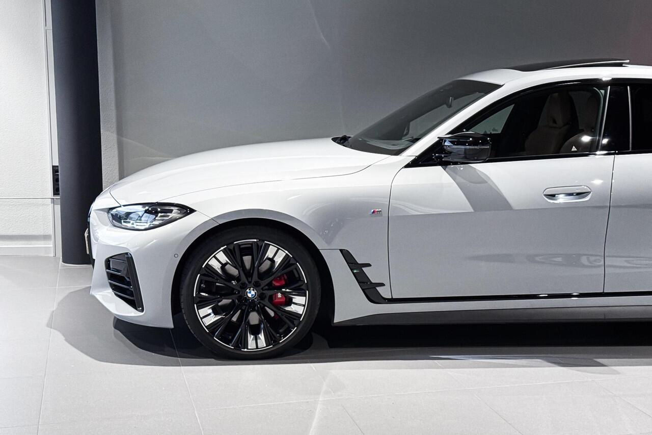 BMW 4-SERIE Gran Coupé M440i High Executive | M Sport Pro | Glazen schuif-/kanteldak | Harman Kardon | Stoelverwarming |