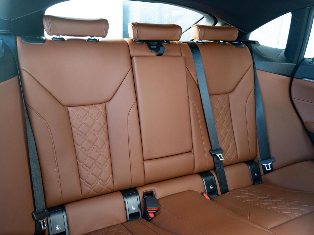 BMW 4-SERIE Gran Coupé | M440i | High Executive | M Sportpakket | Glazen schuif-/kanteldak | 20 inch | Driving Assistent Professional | Trekhaak | Harman Kardon | Head Up Display