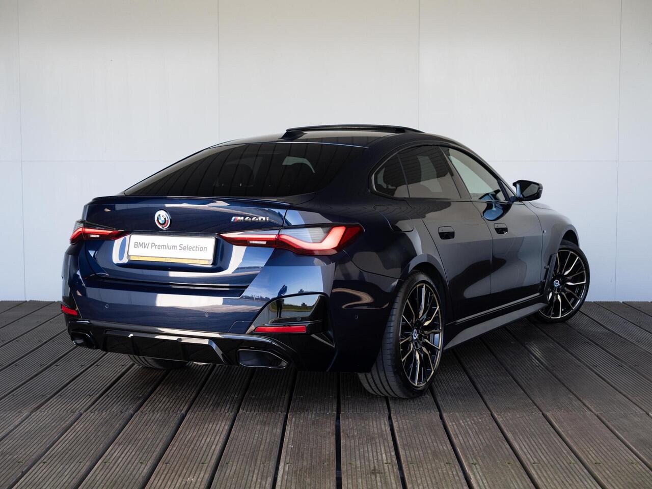 BMW 4-SERIE Gran Coupé | M440i | High Executive | M Sportpakket | Glazen schuif-/kanteldak | 20 inch | Driving Assistent Professional | Trekhaak | Harman Kardon | Head Up Display