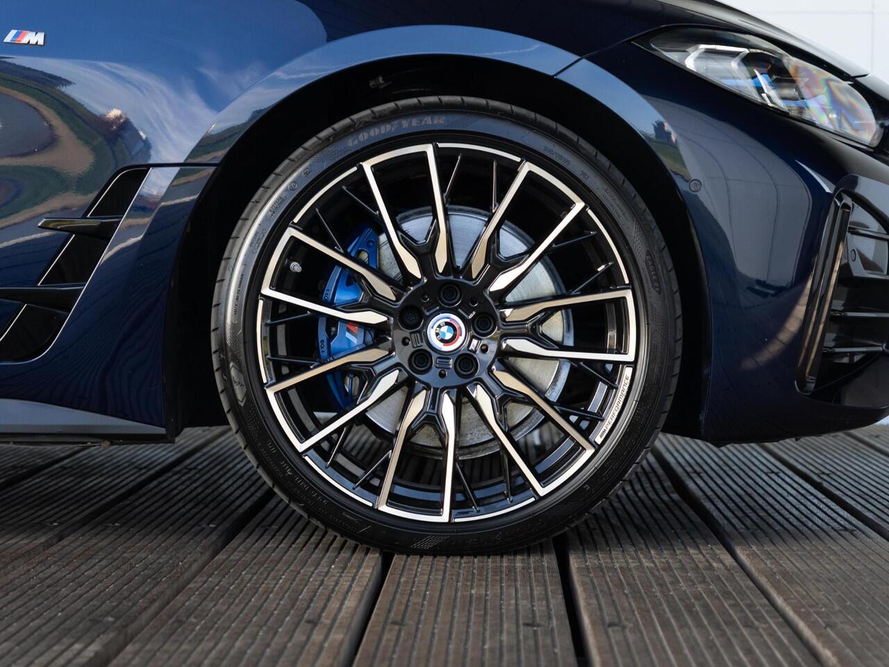 BMW 4-SERIE Gran Coupé | M440i | High Executive | M Sportpakket | Glazen schuif-/kanteldak | 20 inch | Driving Assistent Professional | Trekhaak | Harman Kardon | Head Up Display