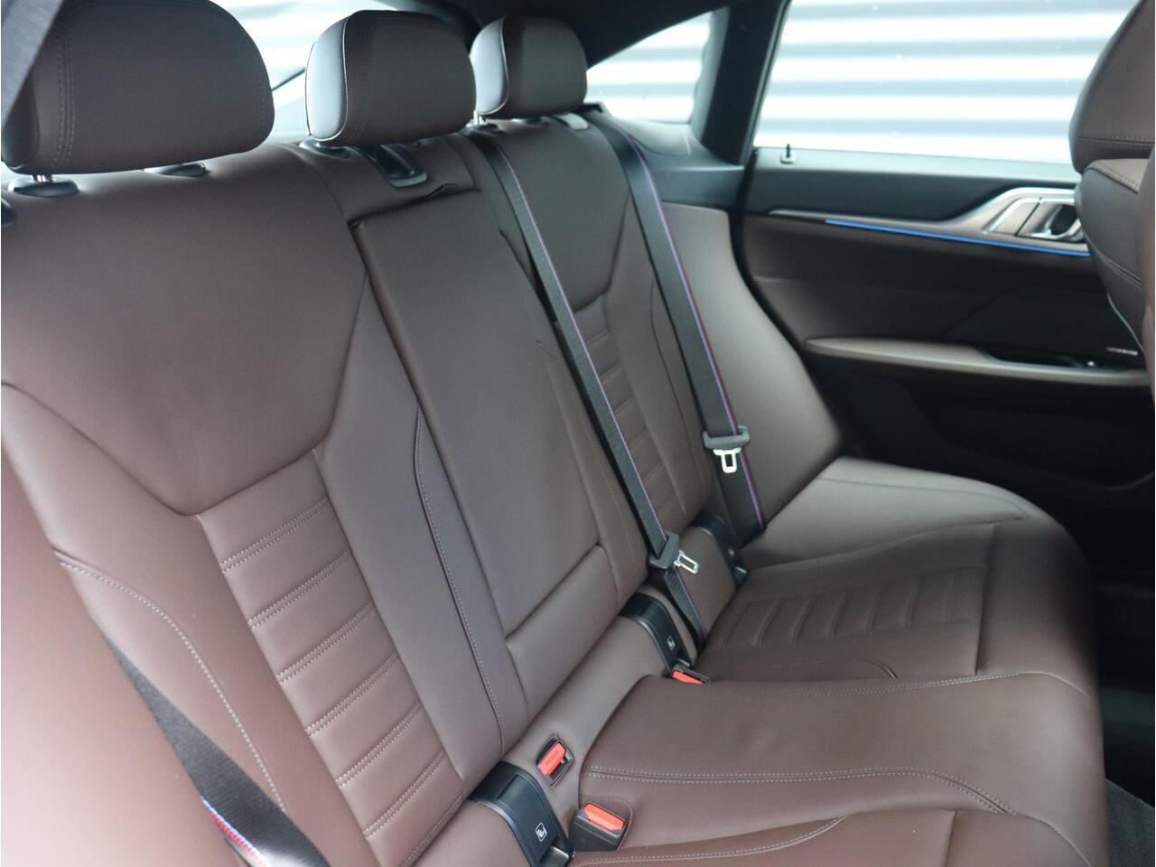 BMW 4-SERIE Gran Coupé 420i | High Executive | M Sportpakket Pro | Panodak | Harman Kardon | Head-Up | Driving Assistant Prof. | Parking Assistant Plus | Comfort Access | 19'' LMV