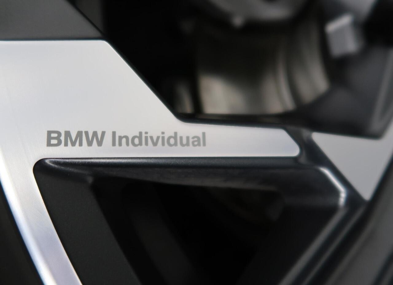 BMW 4-SERIE Cabrio 420i High Executive M-Sport Sportstoelen Camera Stoelverwarming Curved dashboard Navigatie Airco-ecc 19 inch Sportvelgen App connect Cape York Green metallic Zwart sportleer