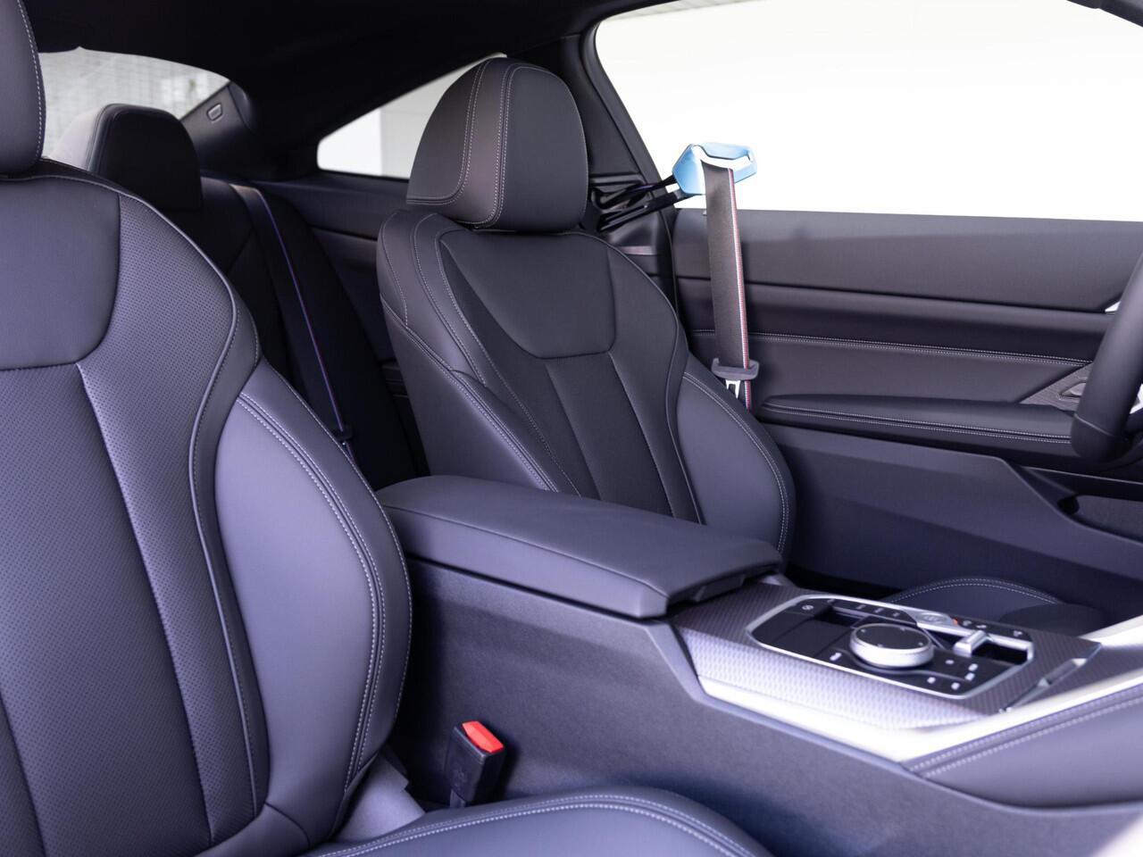 BMW 4-SERIE 420i Coupé M Sport Pro | Schuif-/kanteldak / Harman Kardon / Stoel en Stuurwiel verwarming / Comfort Access / Elektrische achterklep