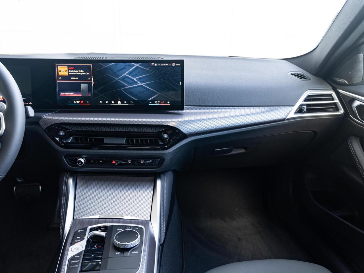 BMW 4-SERIE 420i Coupé M Sport Pro | Schuif-/kanteldak / Harman Kardon / Stoel en Stuurwiel verwarming / Comfort Access / Elektrische achterklep